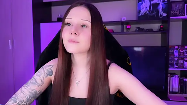 Snapshot of jasminevine chatting on 02-25-26, 01:15 jasminevine online show from 02-25-26, 01:15