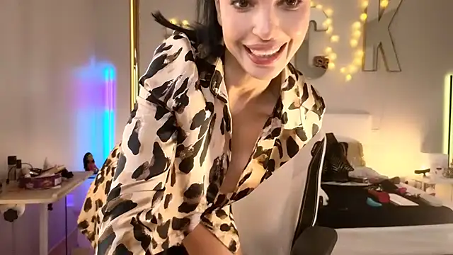 Helena Karel online show from 01-29-25, 01:28