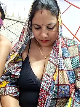 MOM-SUN-COUPLE online show from 03-01-25, 08:10