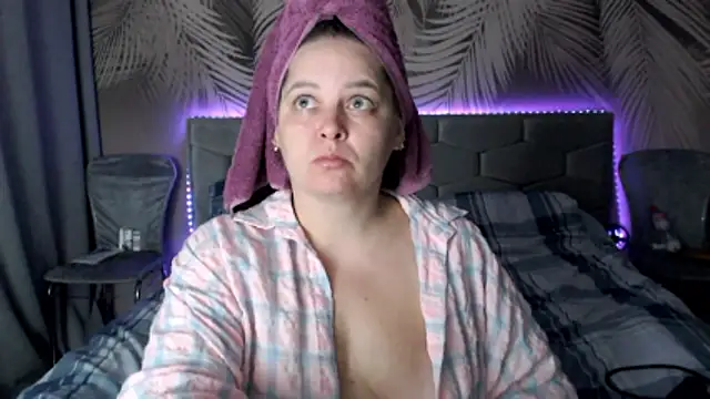 uliastar online show from 10-14-25, 06:58