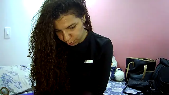 gatubelahot online show from 12-23-25, 04:43