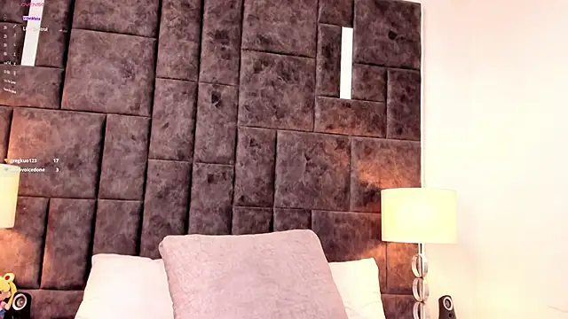 Snapshot of Petit-Rosse chatting on 12-04-24, 09:13 Petit-Rosse online show from 12-04-24, 09:13