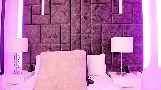 Snapshot of Petit-Rosse chatting on 02-05-25, 08:35 Petit-Rosse online show from 02-05-25, 08:35