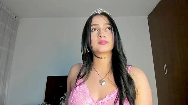 Snapshot of Hott_Hanna chatting on 10-26-25, 05:02 Hott Hanna online show from 10-26-25, 05:02