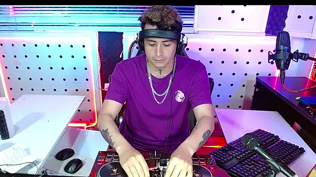 Darko0717 online show from 10-25-25, 02:08