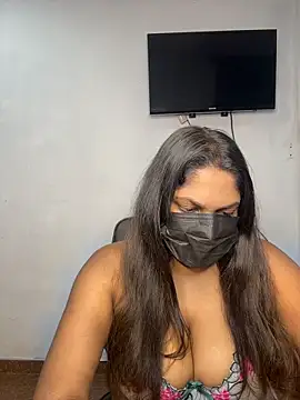 Snapshot of Black_Beauty997 chatting on 11-19-25, 06:19 Black Beauty997 online show from 11-19-25, 06:19