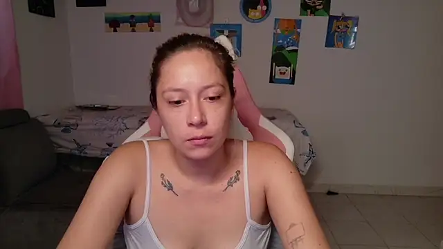Snapshot of MommyMiaWs chatting on 05-27-26, 01:52 MommyMiaWs online show from 05-27-26, 01:52