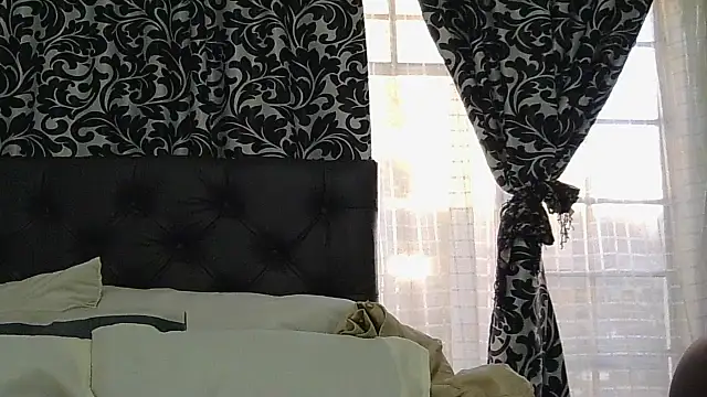 Snapshot of sluttylaura21 chatting on 07-04-26, 06:30 sluttylaura21 online show from 07-04-26, 06:30