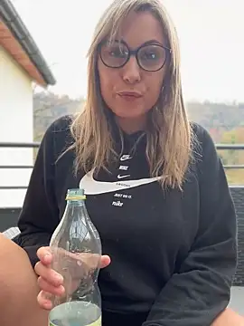 Leanymphoo online show from 10-19-25, 09:54