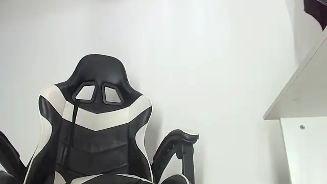 Snapshot of Camila_Darks chatting on 12-03-24, 09:33 Camila Darks online show from 12-03-24, 09:33