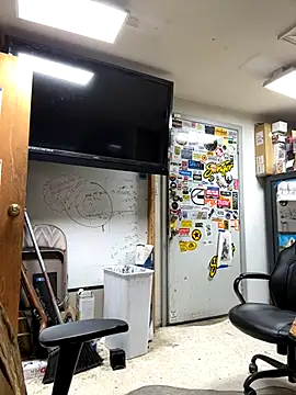 tank32s online show from 12-04-24, 08:23