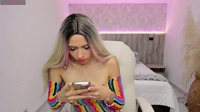Snapshot of emilly_smith_1 chatting on 01-15-25, 03:11 emilly smith 1 online show from 01-15-25, 03:11