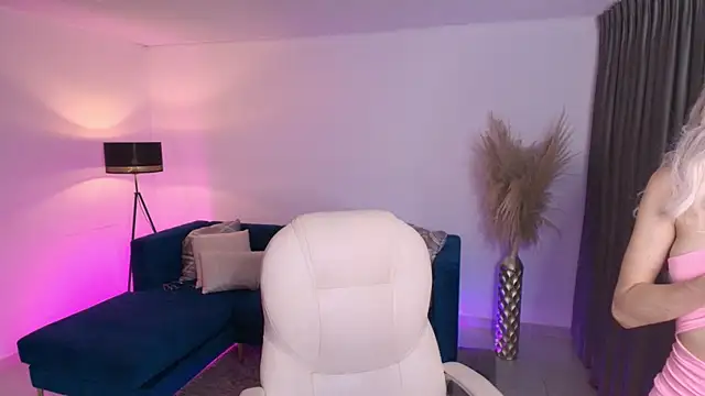 Snapshot of emilly_smith_1 chatting on 03-20-25, 03:13 emilly smith 1 online show from 03-20-25, 03:13