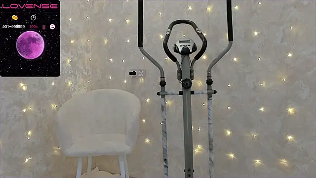 Snapshot of EvaSileZ chatting on 02-10-25, 07:04 EvaSileZ online show from 02-10-25, 07:04