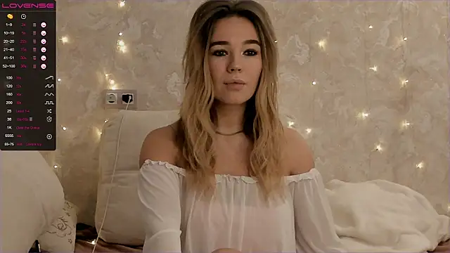 Snapshot of EvaSileZ chatting on 11-04-25, 03:33 EvaSileZ online show from 11-04-25, 03:33