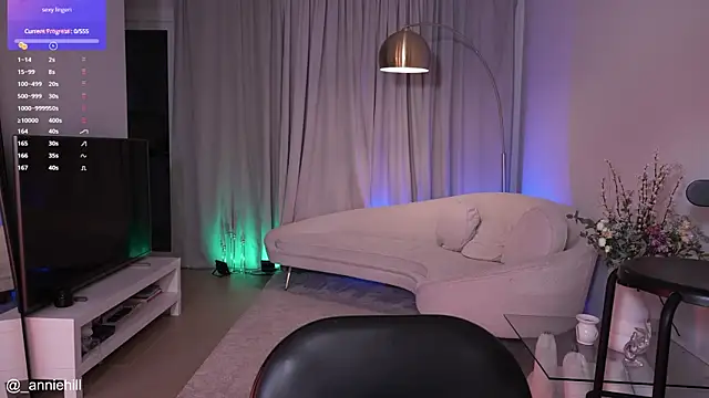 Snapshot of anniehillofficial chatting on 01-15-25, 07:55 anniehillofficial online show from 01-15-25, 07:55