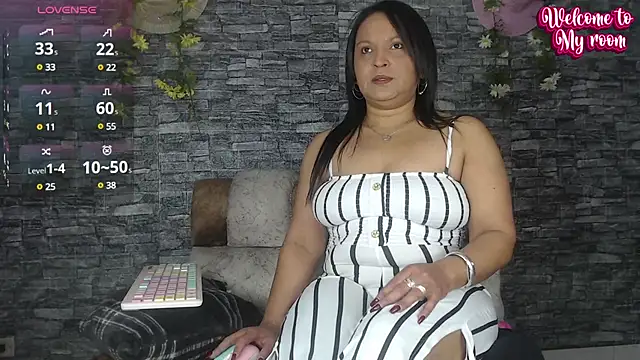 Danna Paolaa  online show from 02-18-25, 02:05