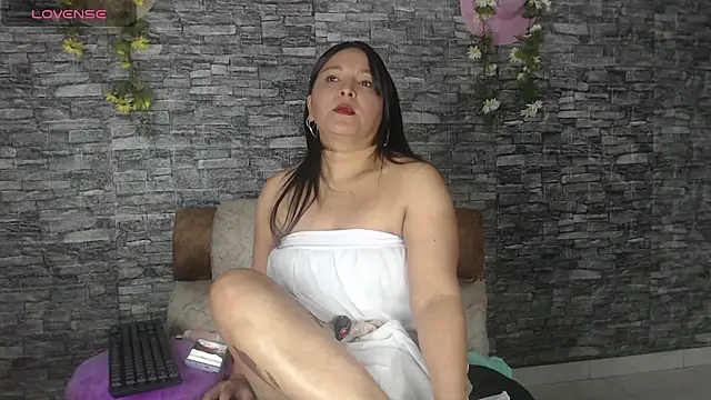 Danna Paolaa  online show from 10-14-25, 05:30