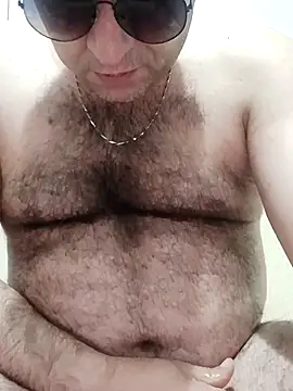 Snapshot of fraud705 chatting on 12-01-25, 01:10 fraud705 online show from 12-01-25, 01:10