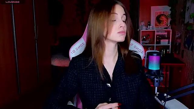 Snapshot of EdelineMaher chatting on 12-21-24, 01:53 EdelineMaher online show from 12-21-24, 01:53