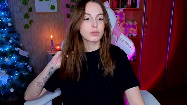 Snapshot of EdelineMaher chatting on 01-10-25, 02:55 EdelineMaher online show from 01-10-25, 02:55