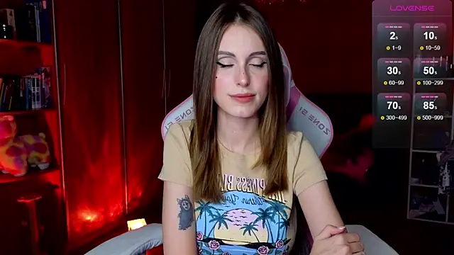 Snapshot of EdelineMaher chatting on 10-27-25, 03:05 EdelineMaher online show from 10-27-25, 03:05