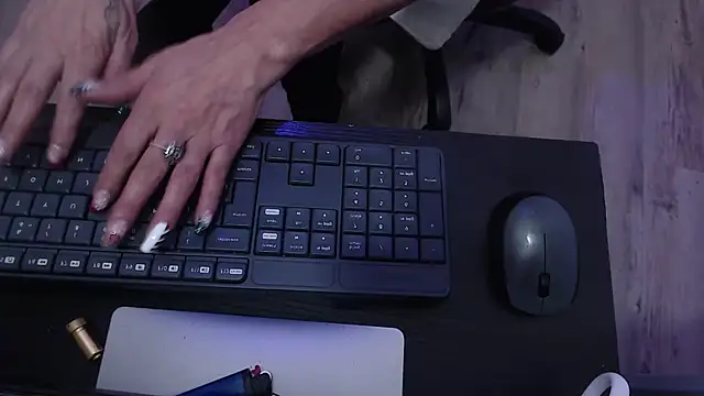 Snapshot of _Scarlett_Sweet chatting on 12-05-25, 01:14 Scarlett Sweet online show from 12-05-25, 01:14