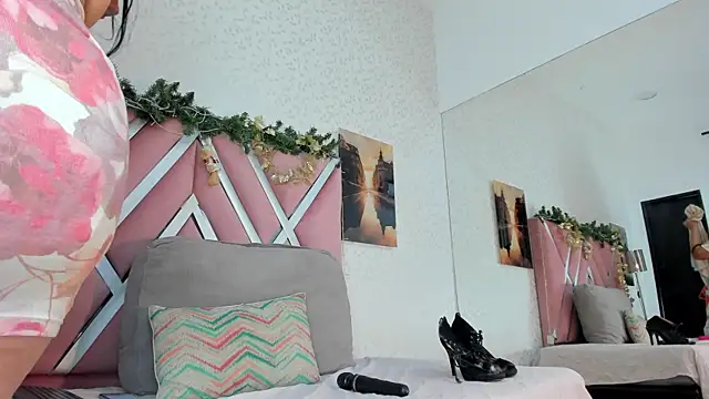 Snapshot of veronica_salas chatting on 12-05-25, 07:10 veronica salas online show from 12-05-25, 07:10