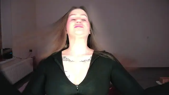 JuicyHelenX online show from 04-18-26, 08:09