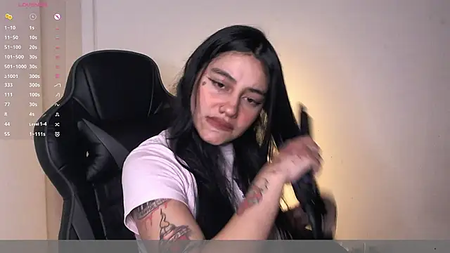 Snapshot of val_bardot chatting on 02-20-26, 01:46 val bardot online show from 02-20-26, 01:46