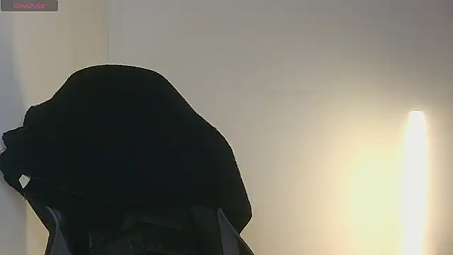 Snapshot of val_bardot chatting on 05-06-26, 03:46 val bardot online show from 05-06-26, 03:46
