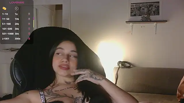 Snapshot of val_bardot chatting on 05-07-26, 04:40 val bardot online show from 05-07-26, 04:40