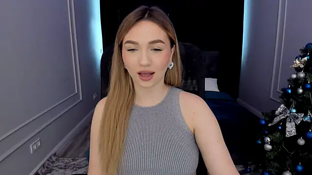 Snapshot of GracefulLook chatting on 12-30-24, 12:31 GracefulLook online show from 12-30-24, 12:31