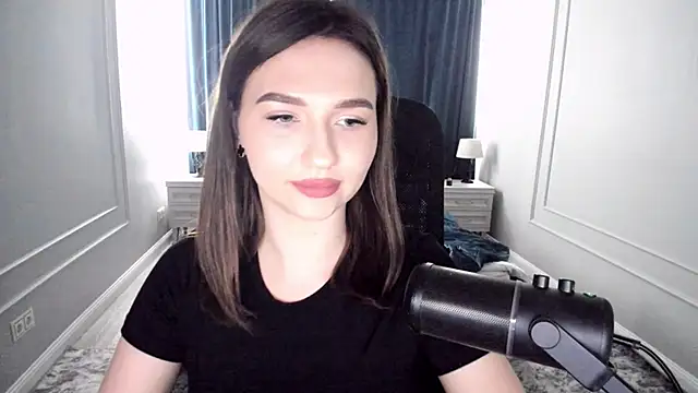 Snapshot of GracefulLook chatting on 01-31-25, 10:31 GracefulLook online show from 01-31-25, 10:31