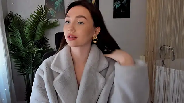 Snapshot of GracefulLook chatting on 02-10-25, 01:22 GracefulLook online show from 02-10-25, 01:22