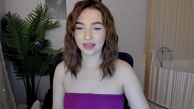 Snapshot of GracefulLook chatting on 02-14-25, 10:36 GracefulLook online show from 02-14-25, 10:36