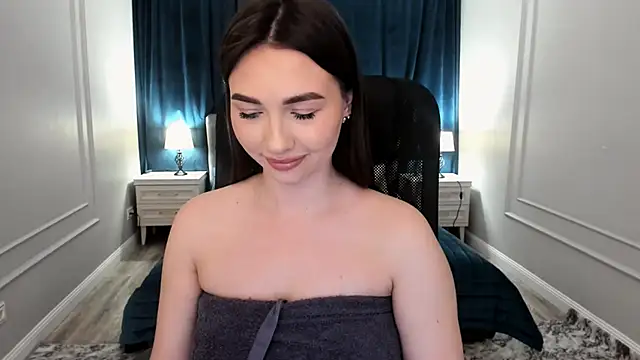 Snapshot of GracefulLook chatting on 02-15-25, 10:42 GracefulLook online show from 02-15-25, 10:42