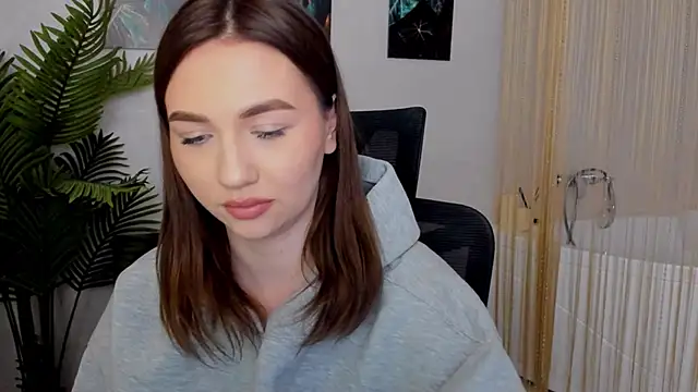 Snapshot of GracefulLook chatting on 02-17-25, 10:36 GracefulLook online show from 02-17-25, 10:36