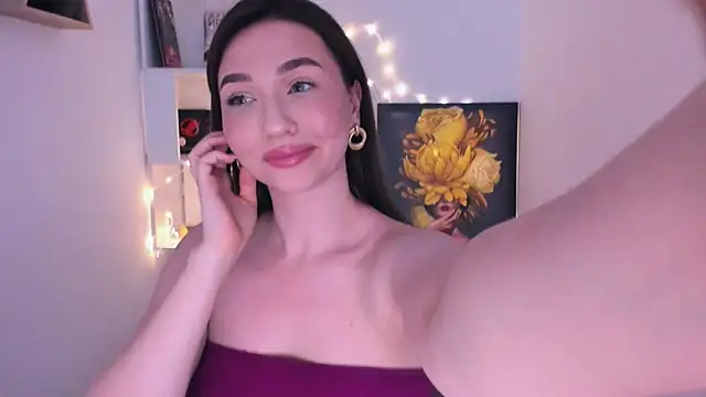 Snapshot of GracefulLook chatting on 02-18-25, 10:47 GracefulLook online show from 02-18-25, 10:47