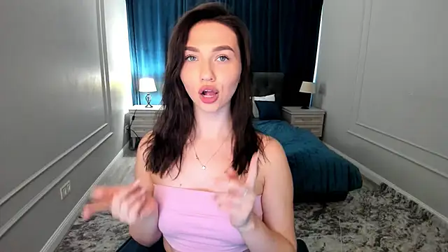 Snapshot of GracefulLook chatting on 09-14-25, 03:38 GracefulLook online show from 09-14-25, 03:38