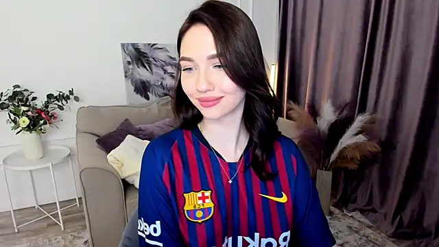 Snapshot of GracefulLook chatting on 09-18-25, 08:00 GracefulLook online show from 09-18-25, 08:00