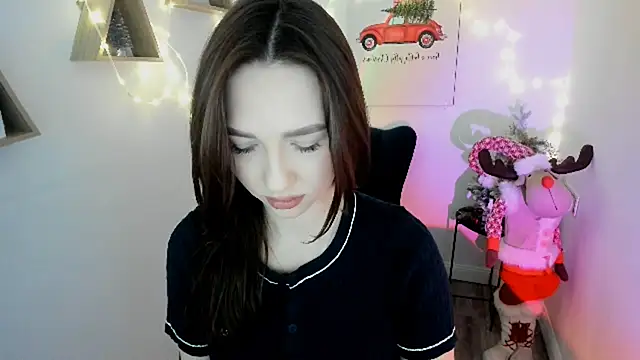 Snapshot of GracefulLook chatting on 12-18-25, 03:12 GracefulLook online show from 12-18-25, 03:12