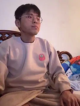 Snapshot of Aaronsuhi chatting on 02-15-25, 10:44 Aaronsuhi online show from 02-15-25, 10:44