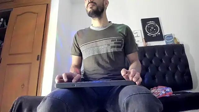 Snapshot of JohanyLatino chatting on 01-14-25, 01:04 JohanyLatino online show from 01-14-25, 01:04