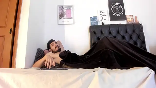 Snapshot of JohanyLatino chatting on 01-18-25, 06:43 JohanyLatino online show from 01-18-25, 06:43