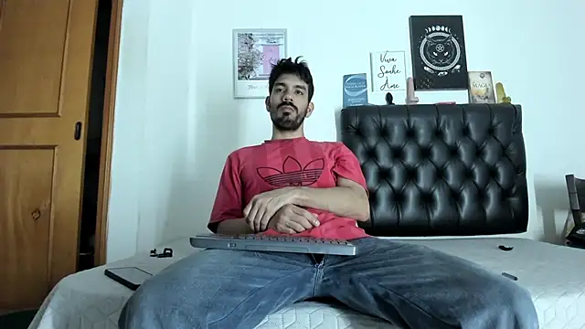 Snapshot of JohanyLatino chatting on 01-29-25, 11:46 JohanyLatino online show from 01-29-25, 11:46