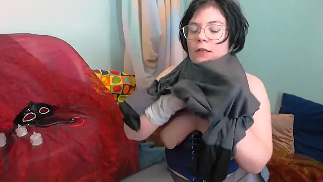 EverlyRays online show from 12-15-25, 05:23