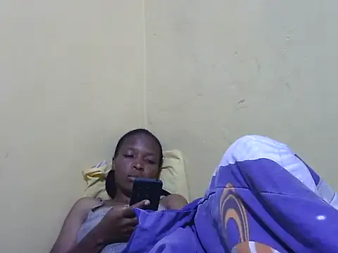 Snapshot of Smillie_prety chatting on 10-17-25, 05:54 Smillie prety online show from 10-17-25, 05:54