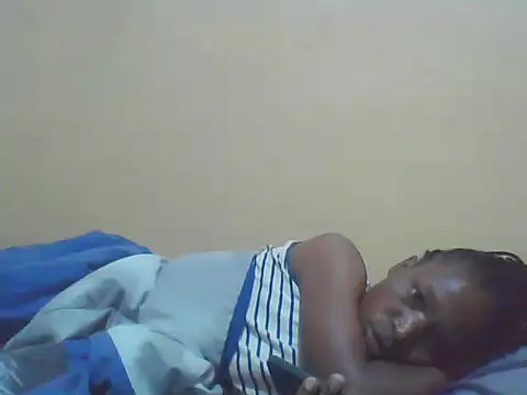 Snapshot of Smillie_prety chatting on 11-17-25, 03:45 Smillie prety online show from 11-17-25, 03:45