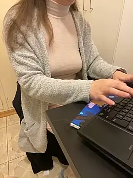 Snapshot of AlisaaRose chatting on 03-12-25, 07:28 AlisaaRose online show from 03-12-25, 07:28